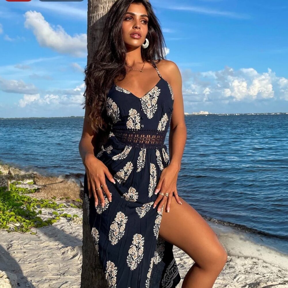 Fashion Nova Navy Maxi Dress (Small)